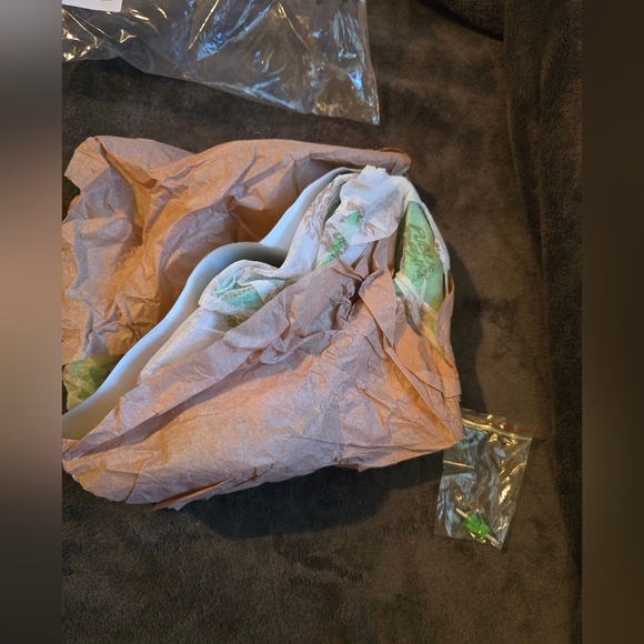 NIB Public Desire Zeal oversized green bow heel. Women's 7/UK 5 - Picture 6 of 8